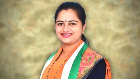 Pay minimum wage to contract workers in bridge office:- MP Pratibha Dhanorkar